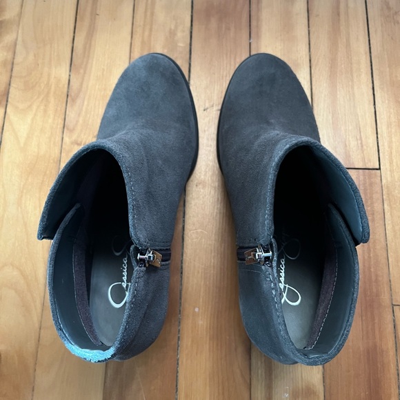 Jessica Simpson sued booties, size 8 - Picture 4 of 11